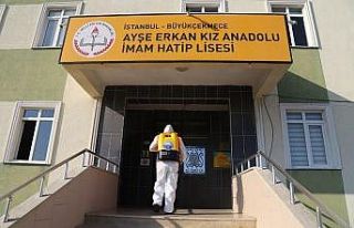 Büyükçekmece’deki okullar dezenfekte edilmeye...