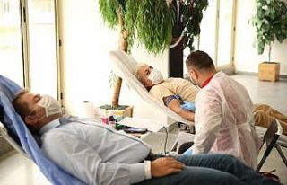 Büyükşehir personeli kan bağışında bulundu