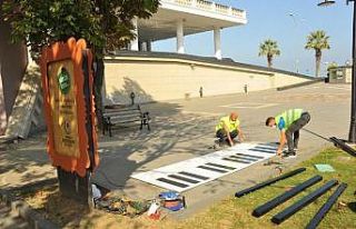 Büyükşehir’den çocuklara ayak piyanosu