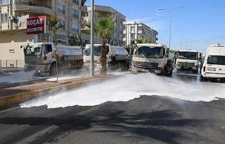 Cadde ve sokaklar beyaza bürünmeye devam ediyor