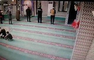 Cami içerisindeki takla görüntüleri ile gülümseten...