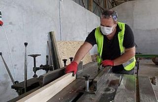 Çan Belediye marangozhanesi imalata başladı