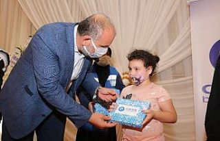 Canik’te tablet dağıtımına başlandı