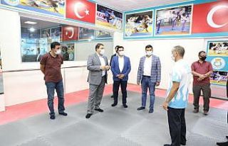 Canpolat’tan gençlere destek