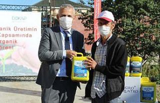 Çarşamba’da organik gübre dağıtımı