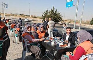 Çaylar ve simitler Rasim başkandan