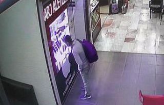 Cep telefonunu 7 saniyede yürüttü, cebine bile...