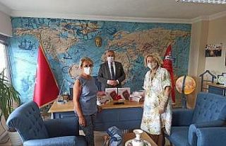 Çeşme’de iki ayrı gönüllü grubundan milli...