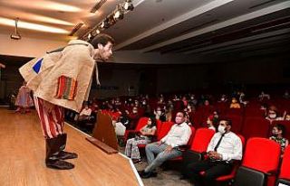 Çiğli Belediyesinden "sosyal mesafeli"...