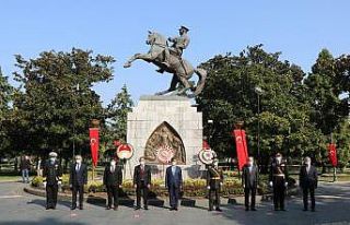 Cumhuriyet Bayramı kutlamaları anıta çelenk sunumu...