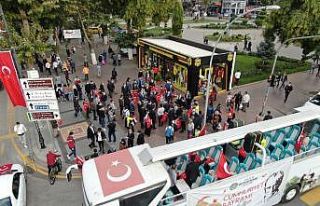 Cumhuriyet kortej yürüyüşü ilgi gördü