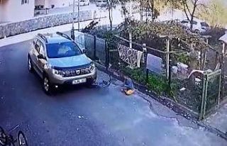 Dalgın sürücü çocuğun önündeki bisikleti ezerek...