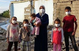 Depremde hasar gören evleri 9 yıl sonra yıkıldı