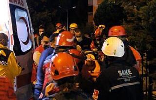 Depremden 15 saat sonra enkazdan kurtarıldı