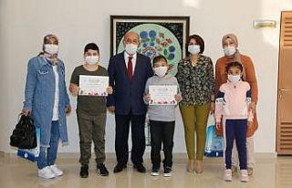 Dereceye giren öğrencilere belgeleri verildi