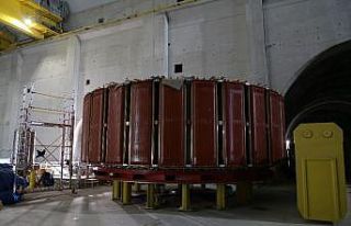 Dev projede elektrik üretecek jeneratörler monte...