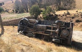 Devrilen transiti iple direğe bağladılar