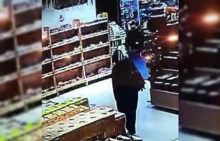 Dinlenme tesisi tuvaletinde doğurduğu bebeğini...