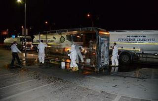 Diyarbakır’da durak ve üst geçitler yıkandı