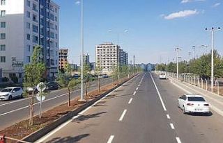 Diyarbakır’daki caddelerde yol çizgi çalışmaları...
