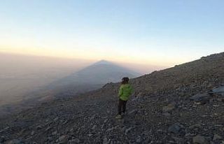 “Doğa Saçlı Kadın” Ağrı Dağı’nın zirvesinde