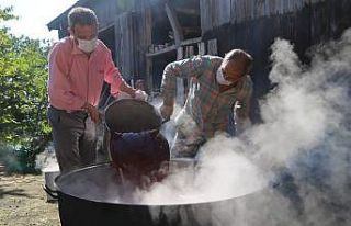 Doğu Karadeniz’de kokulu üzümlerden pekmez zamanı