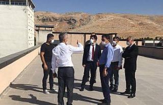 DÜ Rektörü Karakoç Silvan MYO’da incelemelerde...