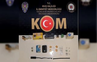 Düğme görünümlü kamerayla sınava girme hazırlığı...