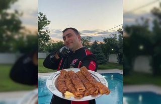 Dürümcü Mahsun Usta’dan yaşlılara destek