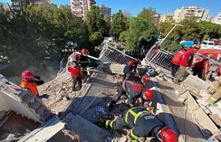 Düzce Belediyesi ekipleri deprem bölgesinde can...