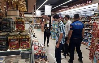 Düzce’de zabıtadan fiyat etiketi kontrolü