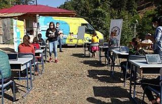 EBA mobil destek aracı köy yollarında