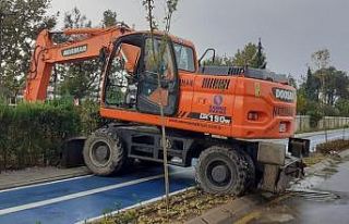 Efeler Belediyesi yeşil alana zarar veren çalışmayı...