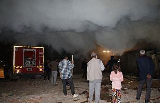 Elazığ’da aynı anda çıkan 2 farklı yangın...
