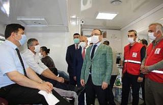 Elazığ’da gönüllü din görevlileri kan bağışında...