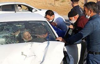 Elazığ’da kazada araçta sıkışan 4 yaralı...