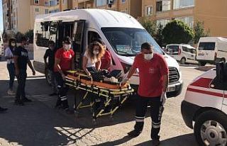 Elazığ’da minibüsten düşen kadın yaralandı