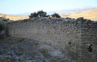 Elazığ’da zamana direnen 800 yıllık manastır...