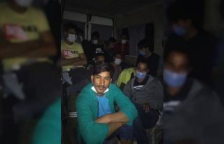 Emekli komiserin sürdüğü araçta 16 düzensiz...