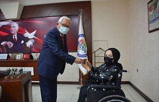 Emekliliğe ayrılan personele altın hediye edildi