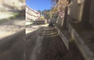 Emet’te mahalle yollarına asfalt çalışması