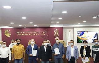 Emlakçılık sertifikaları sahiplerine teslim edildi