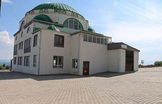 Erciş Belediyesinden cami ve okullarda çevre düzenlemesi