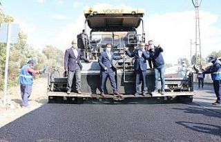 Erciş’te asfalt kaplama çalışmaları devam ediyor