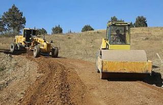 Erdemli’de yol çalışmaları sürüyor