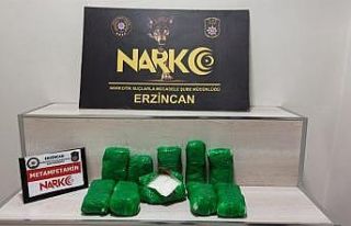 Erzincan’da aracın ön tamponuna zulalanmış 5...