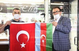 Erzincan’da esnafa Azerbaycan ve Türk bayrakları...