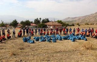 Erzincan’da gençlerden çevre temizliği