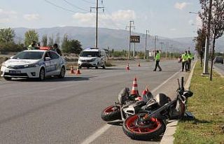 Erzincan’da motosiklet yayaya çarptı: 2 yaralı