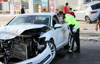 Erzincan’da trafik kazası: 2 yaralı